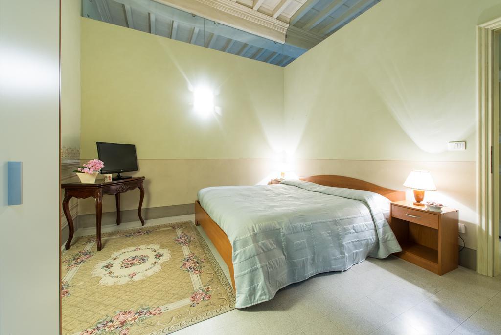 Altido Palazzo Piazza Mazzini Hotel Pescia Szoba fotó